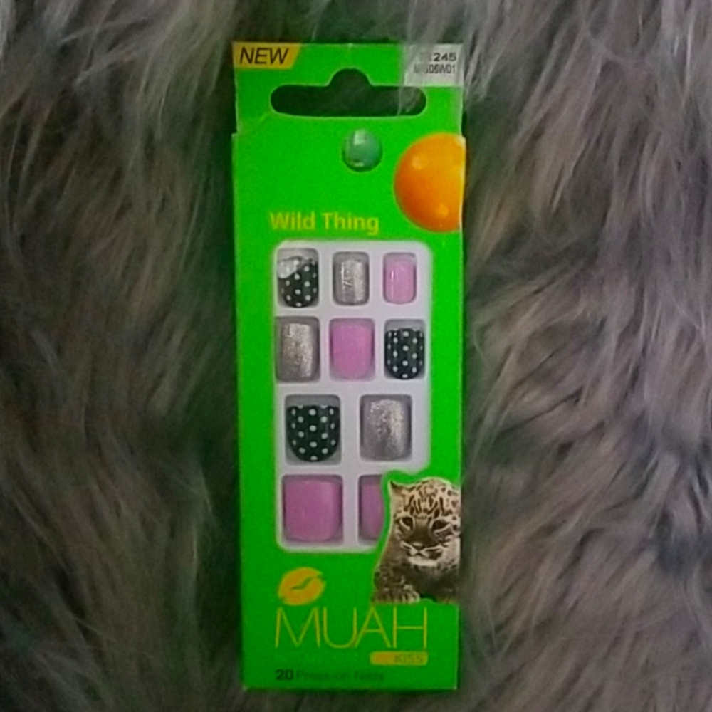 Kiss nails